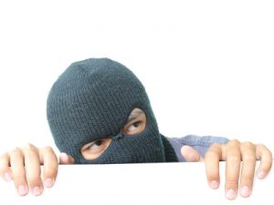 Sencillas medidas anti ladrones para cuidar tu casa